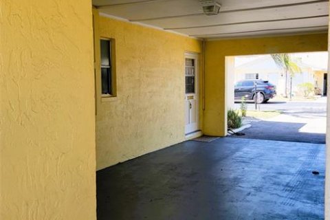 House in Sun City Center, Florida 2 bedrooms, 85.47 sq.m. № 1624489 - photo 27
