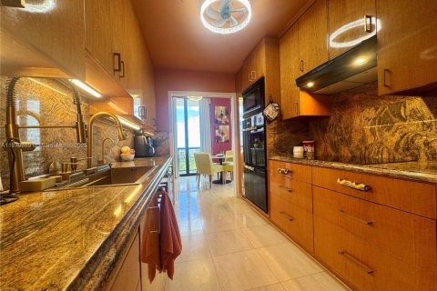 Condo in Aventura, Florida, 4 bedrooms  № 1927906 - photo 12