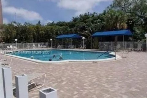 Condominio en venta en Hollywood, Florida, 2 dormitorios, 105.17 m2 № 1942576 - foto 3