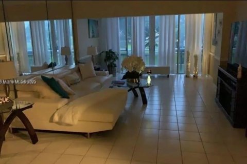Condominio en venta en Hollywood, Florida, 2 dormitorios, 105.17 m2 № 1942576 - foto 14