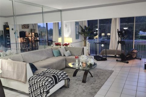 Condominio en venta en Hollywood, Florida, 2 dormitorios, 105.17 m2 № 1942576 - foto 21