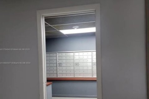 Condominio en venta en Hollywood, Florida, 2 dormitorios, 105.17 m2 № 1942576 - foto 17