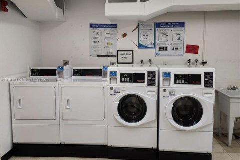 Condominio en venta en Hollywood, Florida, 2 dormitorios, 105.17 m2 № 1942576 - foto 16