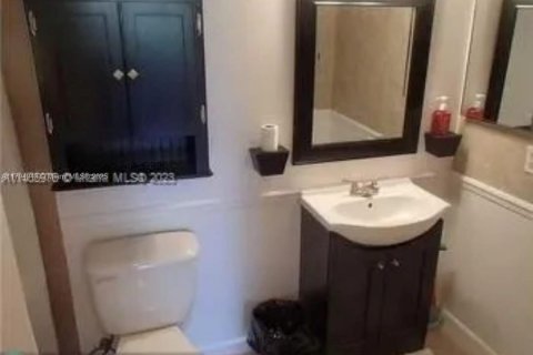 Condominio en venta en Hollywood, Florida, 2 dormitorios, 105.17 m2 № 1942576 - foto 10