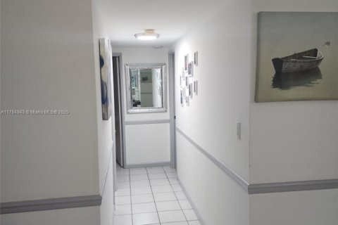 Condominio en venta en Hollywood, Florida, 2 dormitorios, 105.17 m2 № 1942576 - foto 22