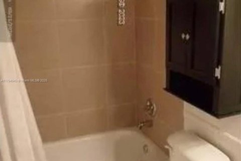 Condominio en venta en Hollywood, Florida, 2 dormitorios, 105.17 m2 № 1942576 - foto 8