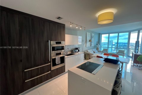 Appartement à louer à Miami, Floride: 1 chambre, 108.97 m2 № 2006271 - photo 1