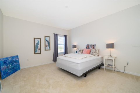 House in Davenport, Florida 5 bedrooms, 312.8 sq.m. № 1690503 - photo 24