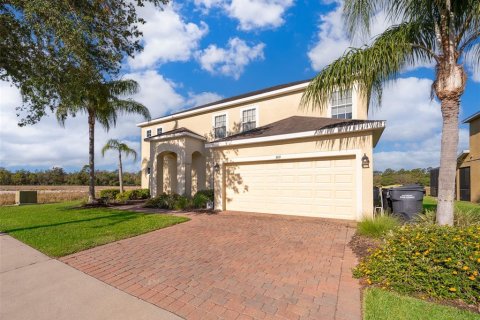 House in Davenport, Florida 5 bedrooms, 312.8 sq.m. № 1690503 - photo 2