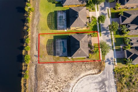 House in Davenport, Florida 5 bedrooms, 312.8 sq.m. № 1690503 - photo 5