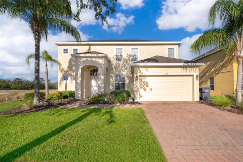 House in Davenport, Florida 5 bedrooms, 312.8 sq.m. № 1690503 - photo 1