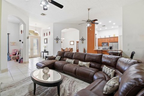 House in Winter Haven, Florida 3 bedrooms, 225.85 sq.m. № 2125282 - photo 17