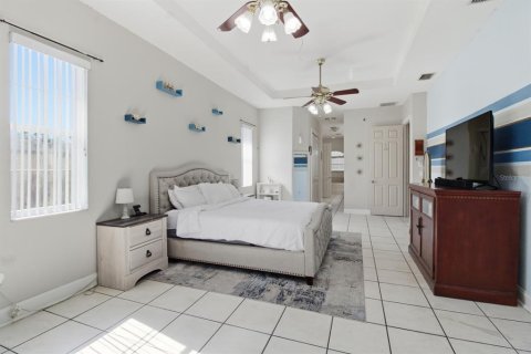 House in Winter Haven, Florida 3 bedrooms, 225.85 sq.m. № 2125282 - photo 26