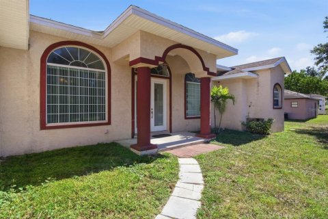 House in Winter Haven, Florida 3 bedrooms, 225.85 sq.m. № 2125282 - photo 8