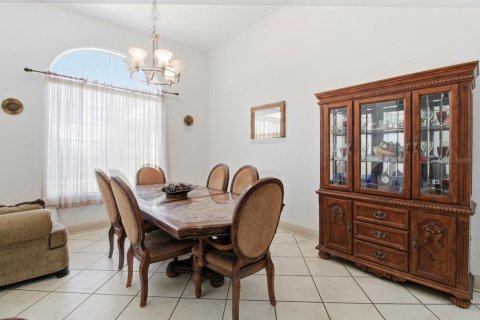 House in Winter Haven, Florida 3 bedrooms, 225.85 sq.m. № 2125282 - photo 18