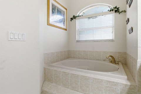 House in Winter Haven, Florida 3 bedrooms, 225.85 sq.m. № 2125282 - photo 29