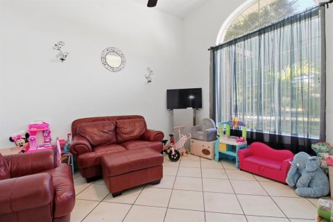 House in Winter Haven, Florida 3 bedrooms, 225.85 sq.m. № 2125282 - photo 14