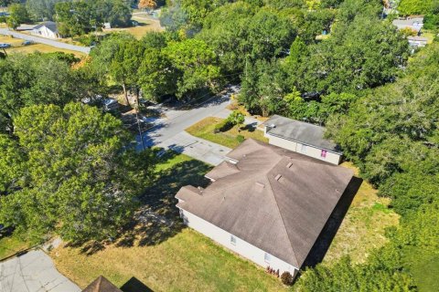 House in Winter Haven, Florida 3 bedrooms, 225.85 sq.m. № 2125282 - photo 7