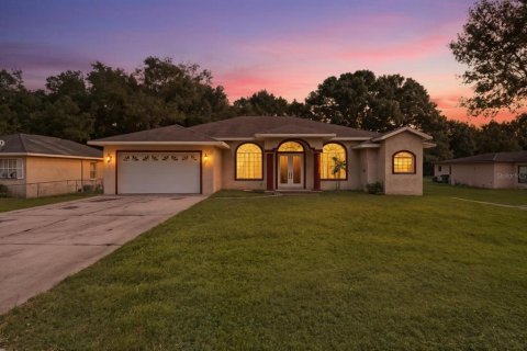 House in Winter Haven, Florida 3 bedrooms, 225.85 sq.m. № 2125282