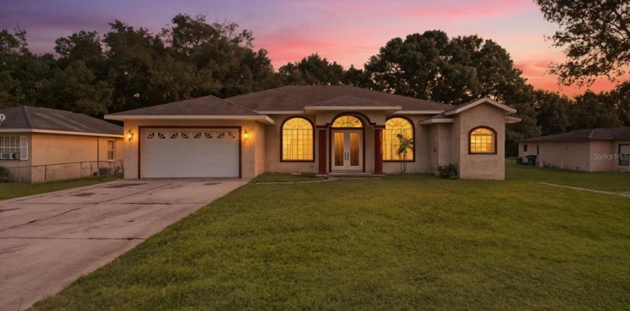 House in Winter Haven, Florida 3 bedrooms, 225.85 sq.m. № 2125282