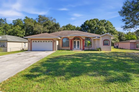House in Winter Haven, Florida 3 bedrooms, 225.85 sq.m. № 2125282 - photo 2