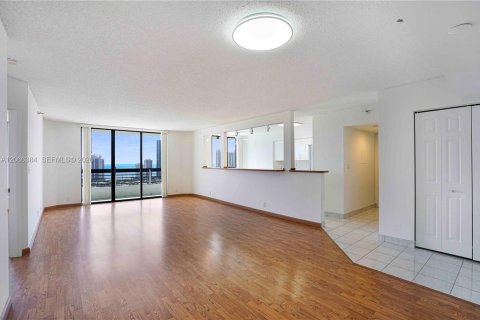 Copropriété à louer à Aventura, Floride: 2 chambres, 126.81 m2 № 2282539 - photo 4