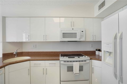 Copropriété à louer à Aventura, Floride: 2 chambres, 126.81 m2 № 2282539 - photo 12