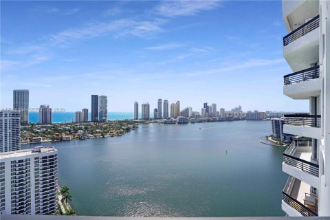 Copropriété à louer à Aventura, Floride: 2 chambres, 126.81 m2 № 2282539 - photo 2