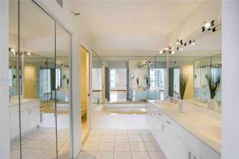 Copropriété à louer à Aventura, Floride: 2 chambres, 126.81 m2 № 2282539 - photo 18
