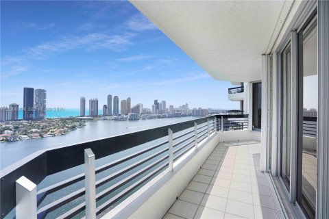 Copropriété à louer à Aventura, Floride: 2 chambres, 126.81 m2 № 2282539 - photo 25