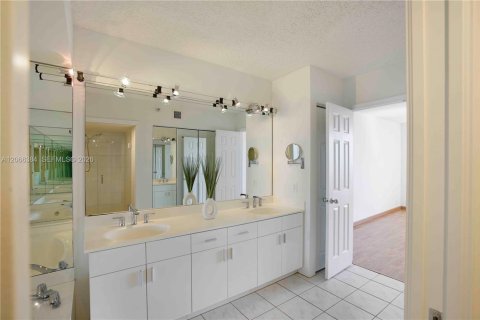Copropriété à louer à Aventura, Floride: 2 chambres, 126.81 m2 № 2282539 - photo 16