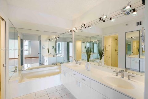 Copropriété à louer à Aventura, Floride: 2 chambres, 126.81 m2 № 2282539 - photo 17