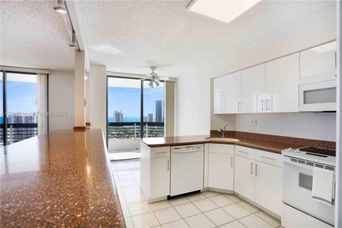 Copropriété à louer à Aventura, Floride: 2 chambres, 126.81 m2 № 2282539 - photo 9