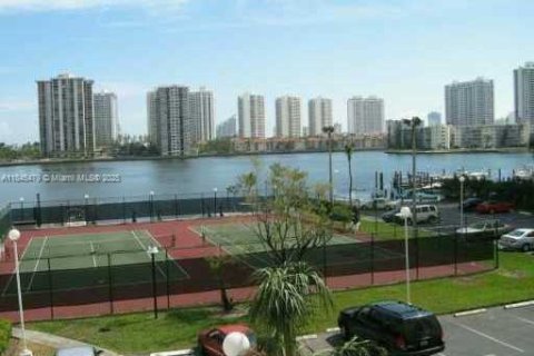 Condo in Aventura, Florida, 1 bedroom  № 1841028 - photo 23