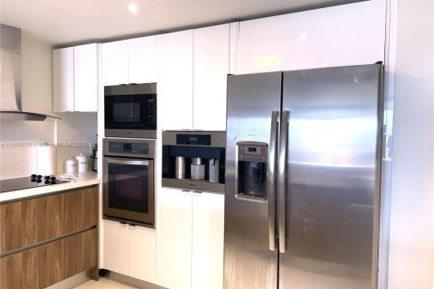 Condo in Aventura, Florida, 1 bedroom  № 1841028 - photo 2