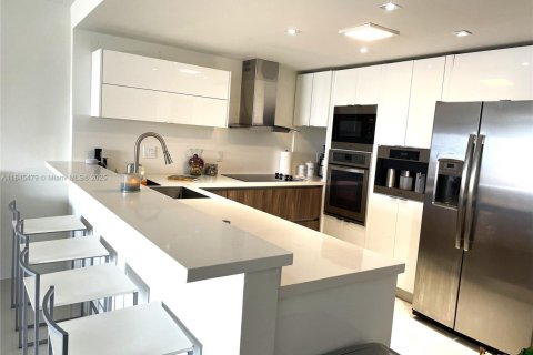 Condo in Aventura, Florida, 1 bedroom  № 1841028 - photo 1