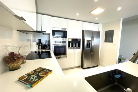 Condo in Aventura, Florida, 1 bedroom  № 1841028 - photo 5