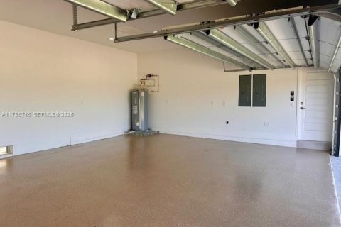 House in Homestead, Florida 5 bedrooms, 318.1 sq.m. № 1939488 - photo 26