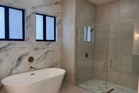 Casa en venta en Homestead, Florida, 5 dormitorios, 318.1 m2 № 1939488 - foto 18