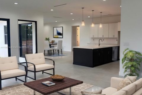 Casa en venta en Homestead, Florida, 5 dormitorios, 318.1 m2 № 1939488 - foto 6