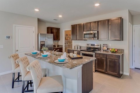 House in Wildwood, Florida 5 bedrooms, 227.33 sq.m. № 1898635 - photo 4