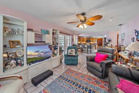 Villa ou maison à vendre à Sarasota, Floride: 3 chambres, 158.96 m2 № 1637884 - photo 21