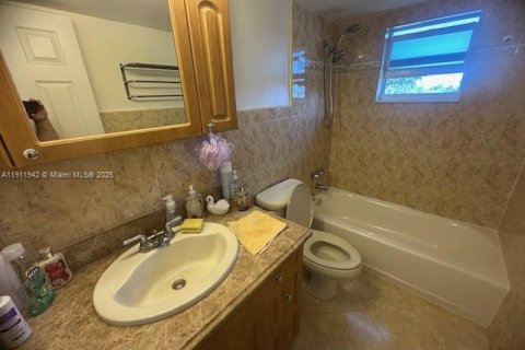 Condo in Hollywood, Florida, 2 bedrooms  № 1967385 - photo 7