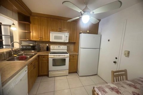 Condo in Hollywood, Florida, 2 bedrooms  № 1967385 - photo 2