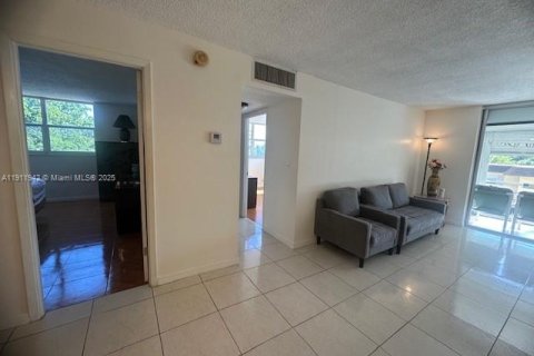 Condo in Hollywood, Florida, 2 bedrooms  № 1967385 - photo 4