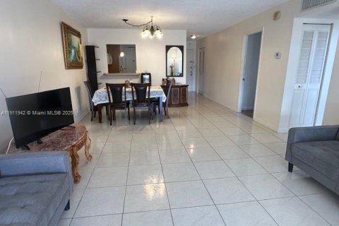 Condo in Hollywood, Florida, 2 bedrooms  № 1967385 - photo 5