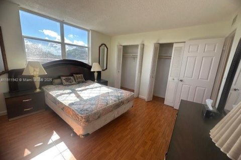 Condo in Hollywood, Florida, 2 bedrooms  № 1967385 - photo 9