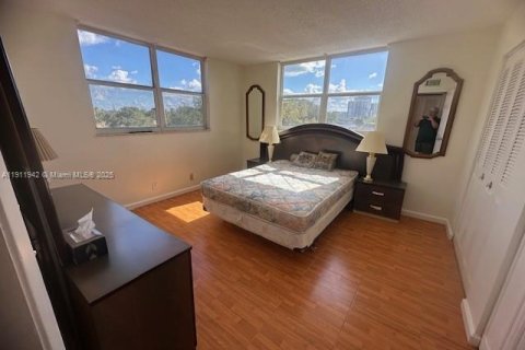 Condo in Hollywood, Florida, 2 bedrooms  № 1967385 - photo 8