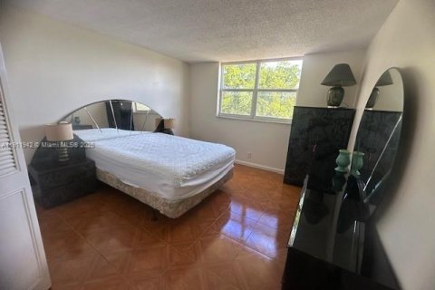 Condo in Hollywood, Florida, 2 bedrooms  № 1967385 - photo 10