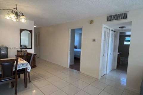 Condo in Hollywood, Florida, 2 bedrooms  № 1967385 - photo 6